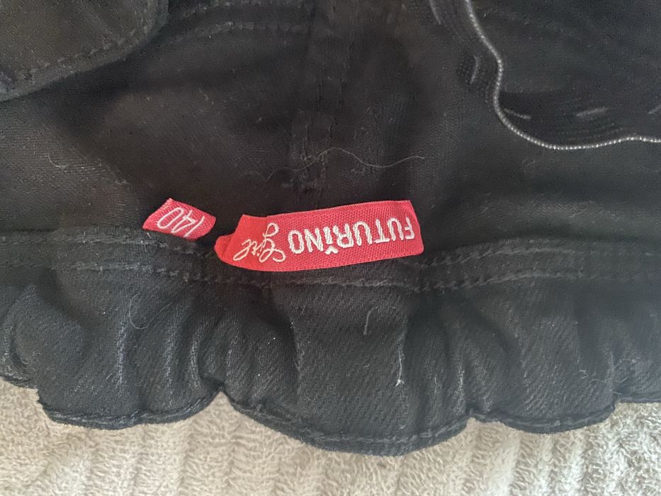 Черные джинсы со звездочками