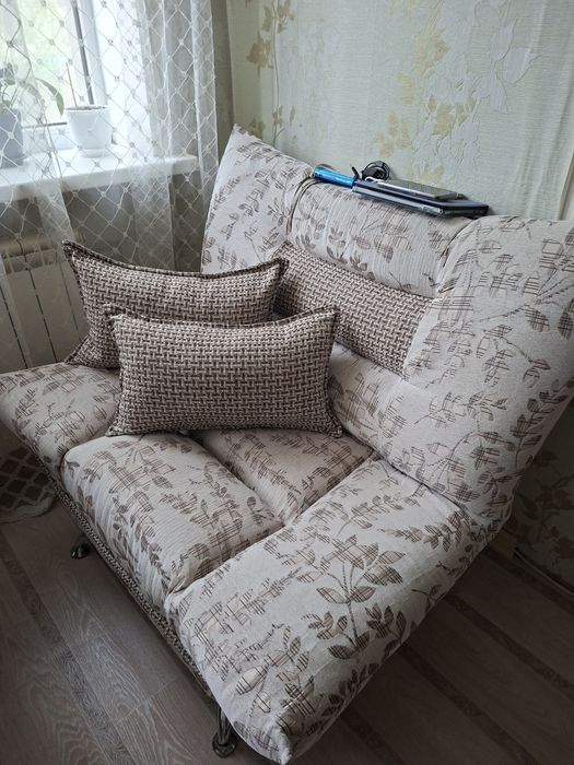 Продам диван с креслами