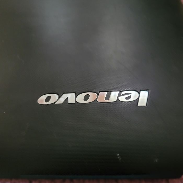 Лаптоп LENOVO. Уиндоус 8 про