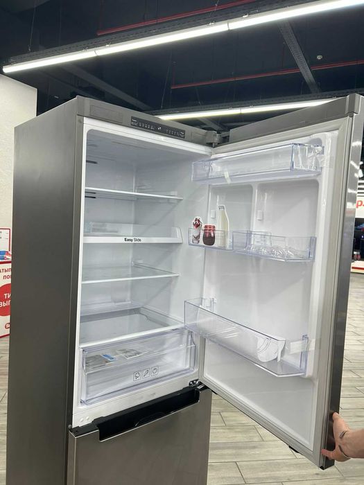 Холодильник Samsung