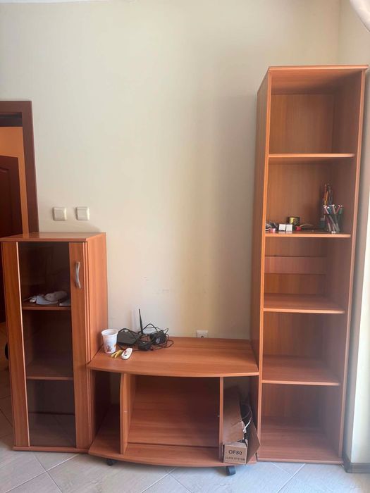 Кухненско обзавеждане с хладилник, пералня, микровълнова и ТВ