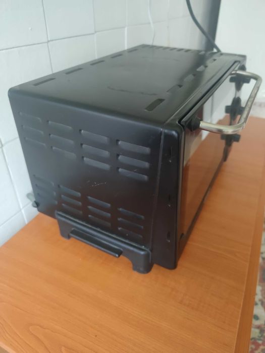 cuptor electric DeLonghi