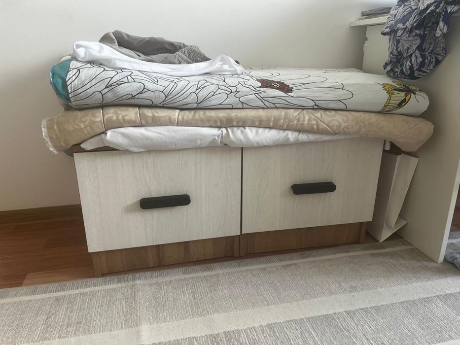 Кровать с шкафом и тумбой