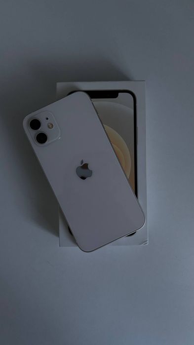 Продам iPhone 12