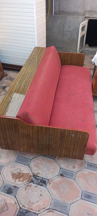 Диван советский Раскладной  в нормальном состоянии