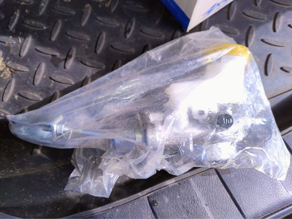 Главный целиндр Subaru Forester