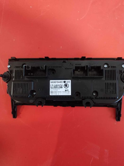 контролен панел за климатроник на Skoda Karoq 2025г