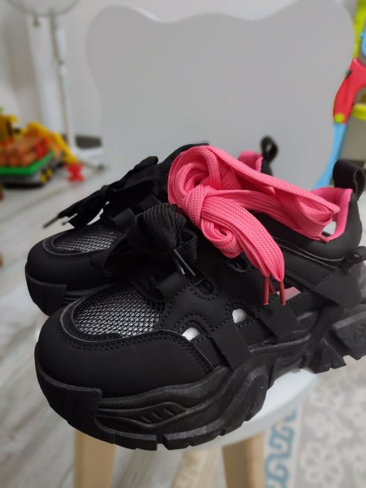 Кросовки летние,черные в сеточку ,новые