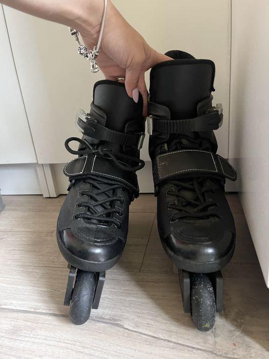 Ролери в черен цвят