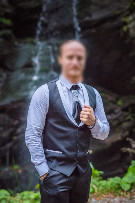 Costum de mire ( sacou+ vesta+ pantaloni+ cravata)