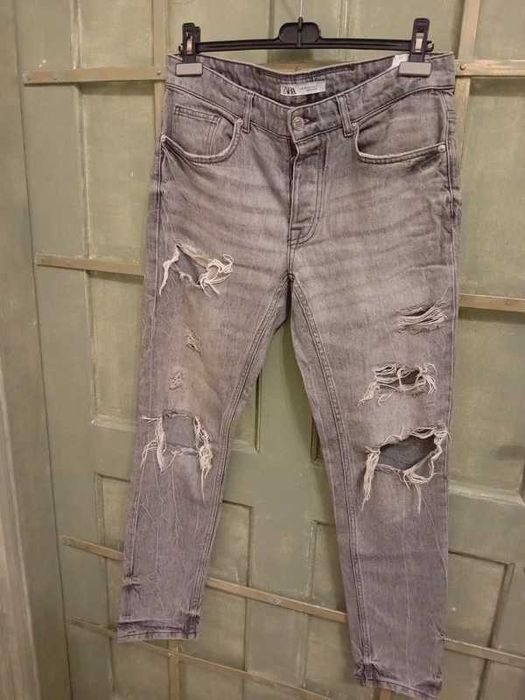 Blugi ZARA Destroyed Skinny Fit, mărimea EUR 40 / W31, gri deschis
