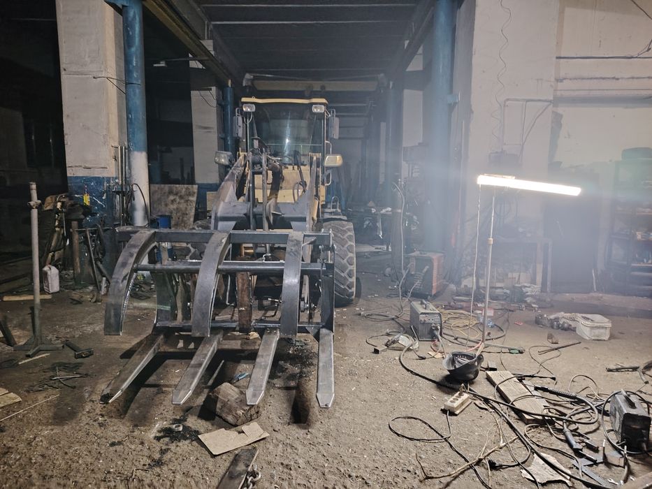 Продам фронтальный погрузчик