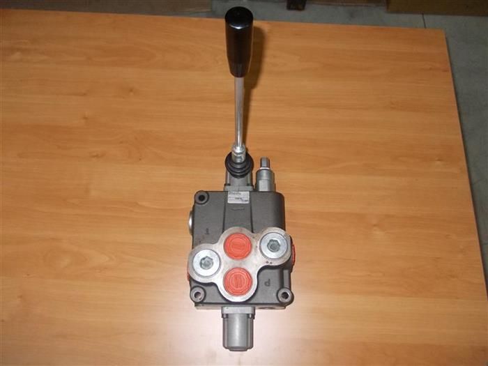 Distribuitor hidraulic P120 debit mare 120 litri - 1-2-3-4 manete 1"