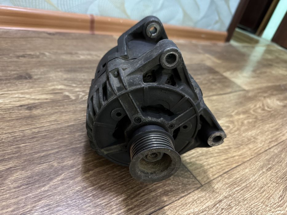 Генератор БМВ 140А Bosch оригинал