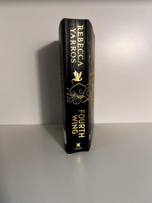 Книга Fourth Wing - Rebecca Yarros