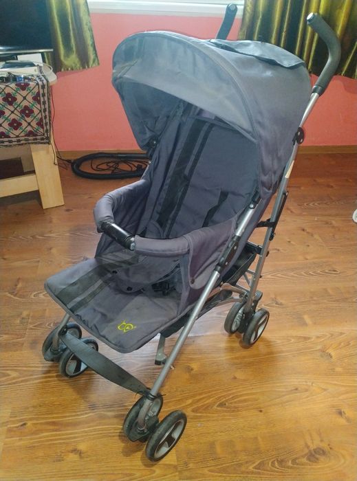 Предлагам детцка количка много запазена