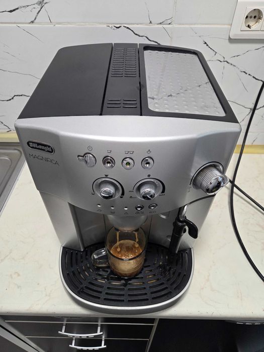Espressor Automat DeLonghi Magnifica ESAM4200.S Aparat cu Cafea Boabe