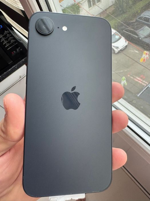 Iphone 16 E 128gb baterie 100%(0 cicluri incarcare)