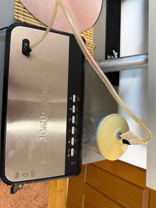 Aparat de vidat FoodSaver cu recipient si furtun pentru vidare externa