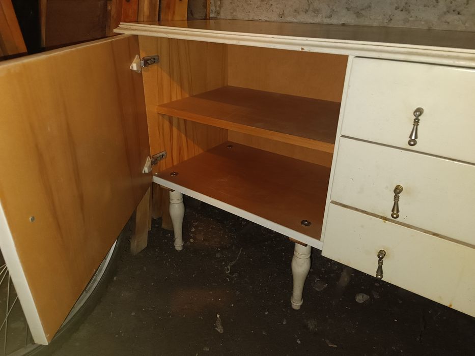 Тоалетка бяла дърво