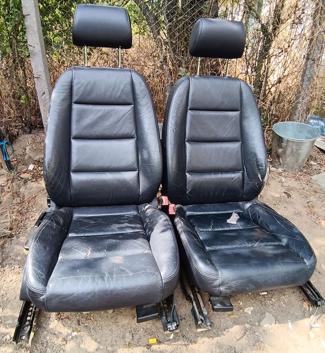 Кожен салон син на цвят