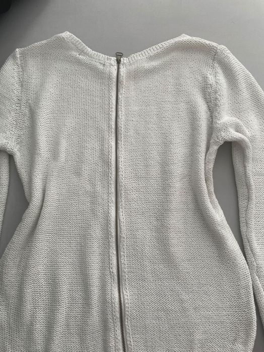 Pullovere de firma ,  25 lei