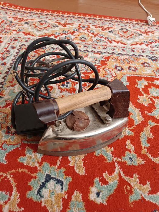 Продается советский утюг