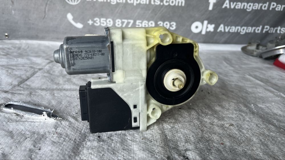 Volkswagen Passat 2010- моторче задно дясно стъкло