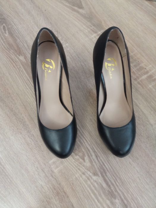 Pantofi cu toc, Bata