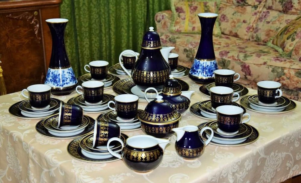 ПРОДАЕТСЯ Столово-чайный сервиз на 12 персон. Кобальт. 125 предметов.