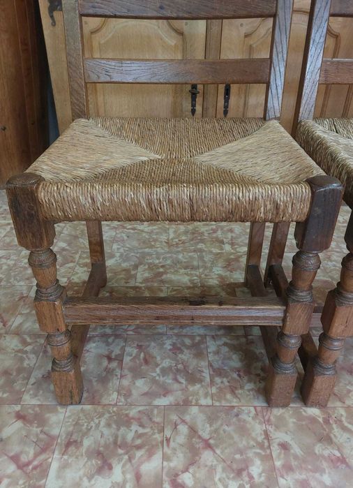 6 броя трапезни масивни столове с ратанова седалка