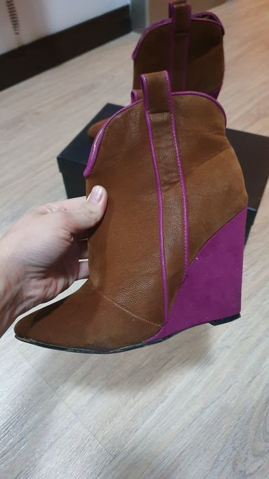 Новые осенние ботинки в стиле казаков