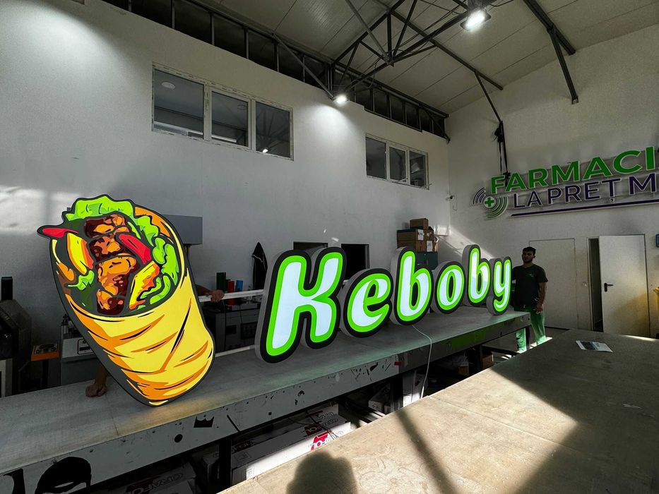 Litere volumetrice luminoase