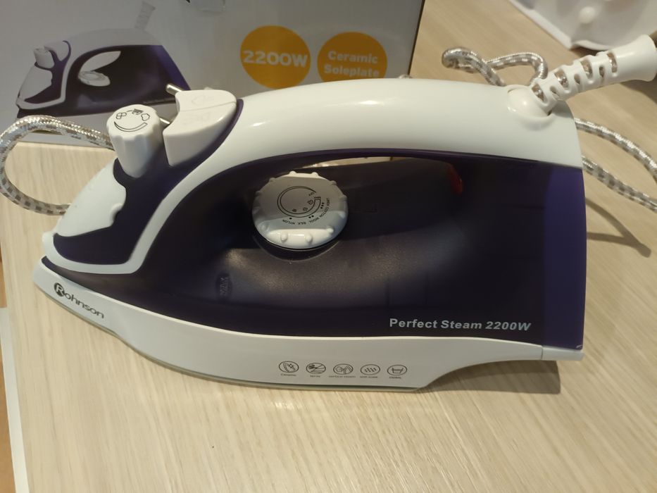 Ieftin fier de calcat 2200W Rohnson R331