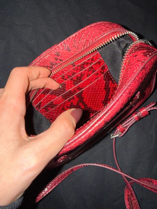 Нови чанти Zara, Guess и други