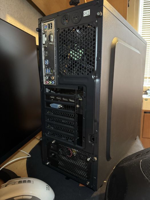 Компютър Intel AMD