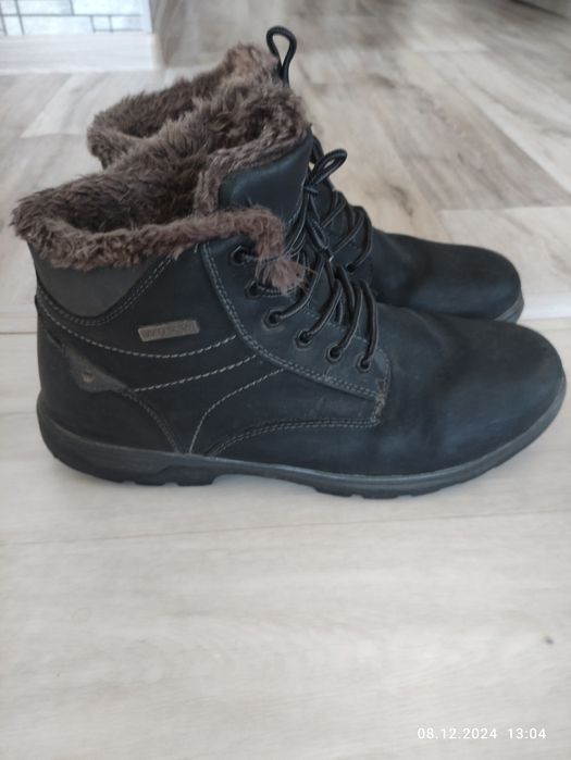 Продам мужские зимние ботинки