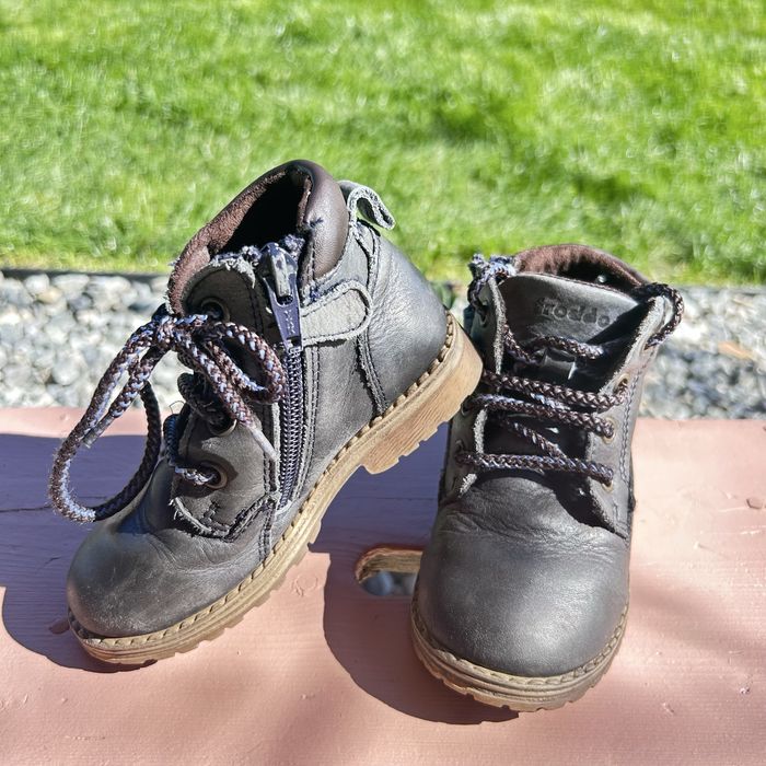 Vând incalțăminte copii