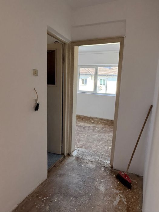 Proprietar: Apartament 102 mp, 4 camere, Etaj 2, 2 băi, 2 balcoane + Boxă – Balotești, lângă DN1 (În plină renovare)