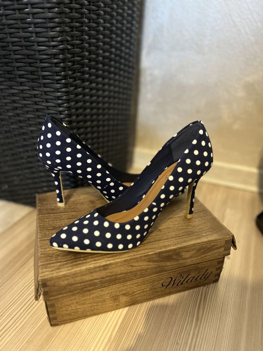 Vând pantofi cu toc mărimea 37