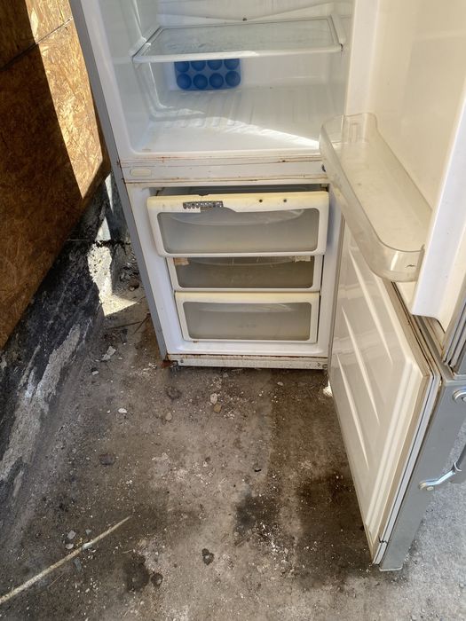 Холодильник бу продам LG