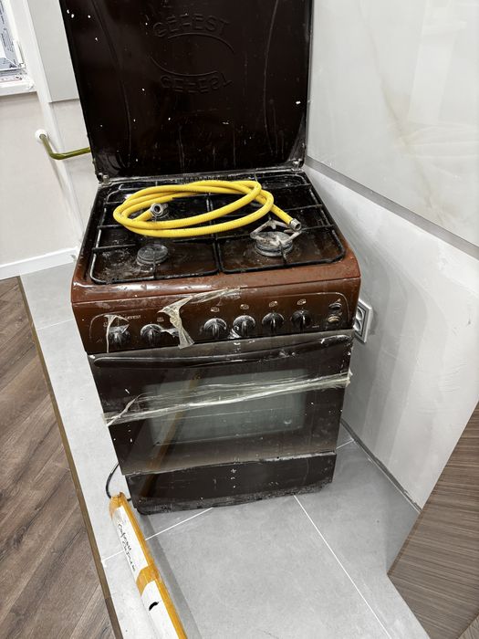 Газовая плита с духовкой Gefest, рабочая со газовым шлангом