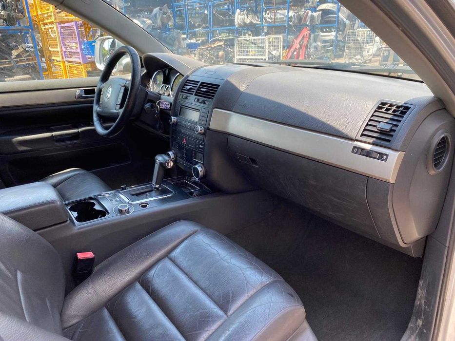 Dezmembrez TOUAREG 7L facelift 2.5 BPE euro 4/bara fata/capota/far/usa