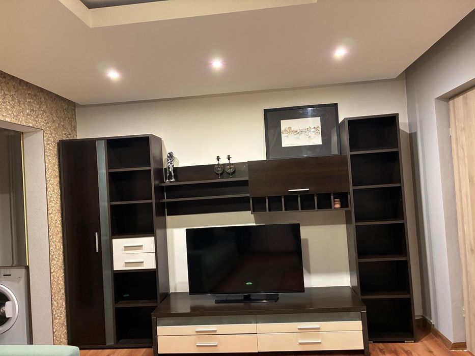 Închiriez apart.cu 2 camere in zona Tineretului,sect.4