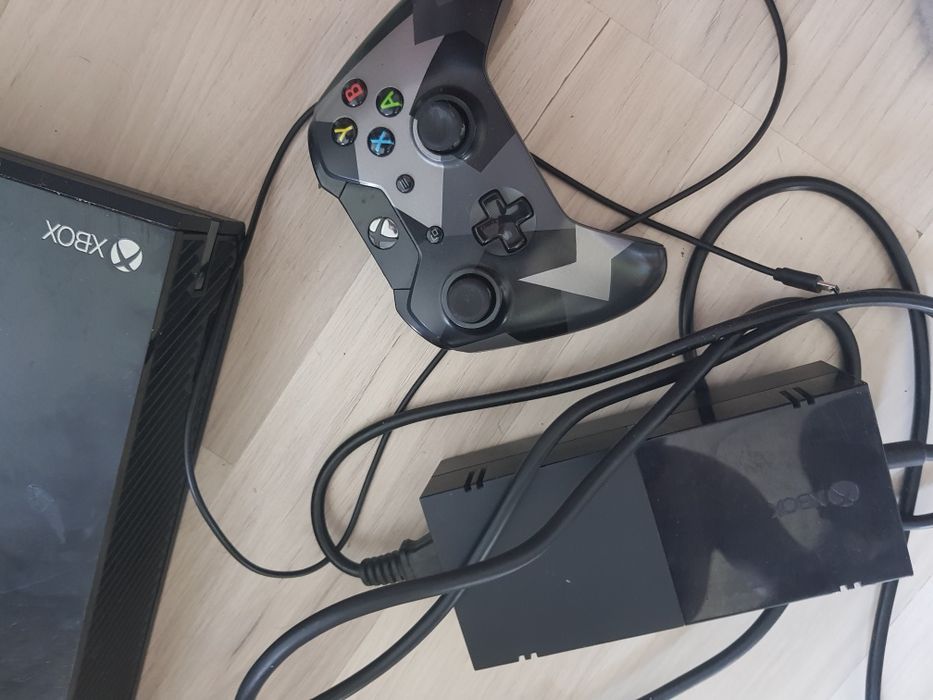 Xbox One plus 2 manete
