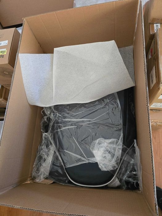 Scaun de birou ergonomic  cu material high-tech,suport pentru picioare