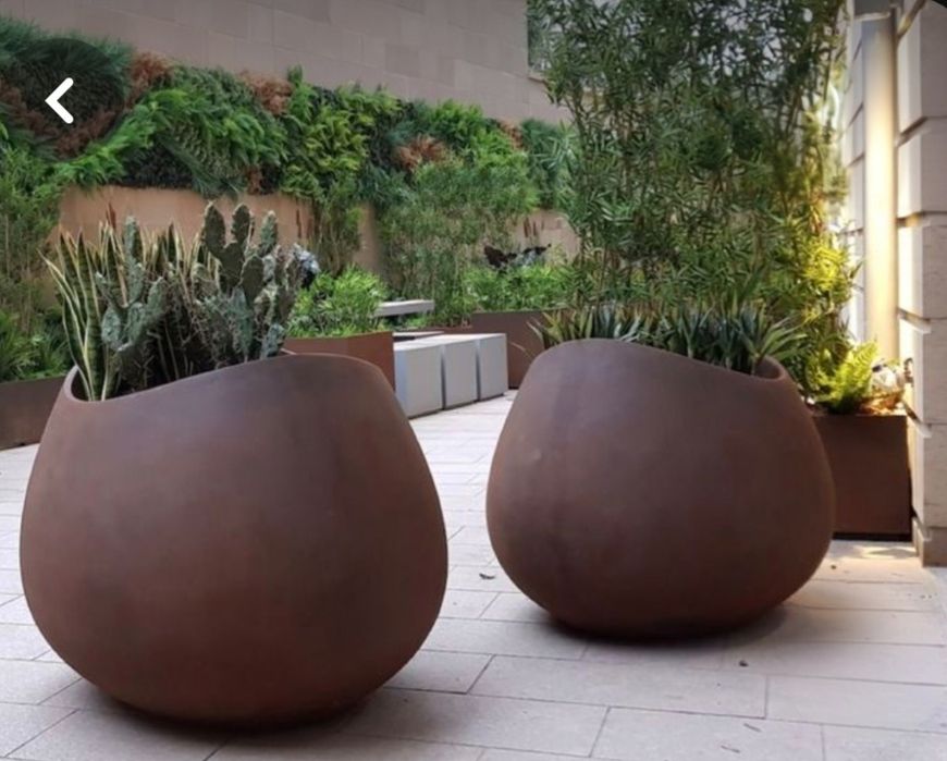 Vand ghivece mari si jardiniere comerciale