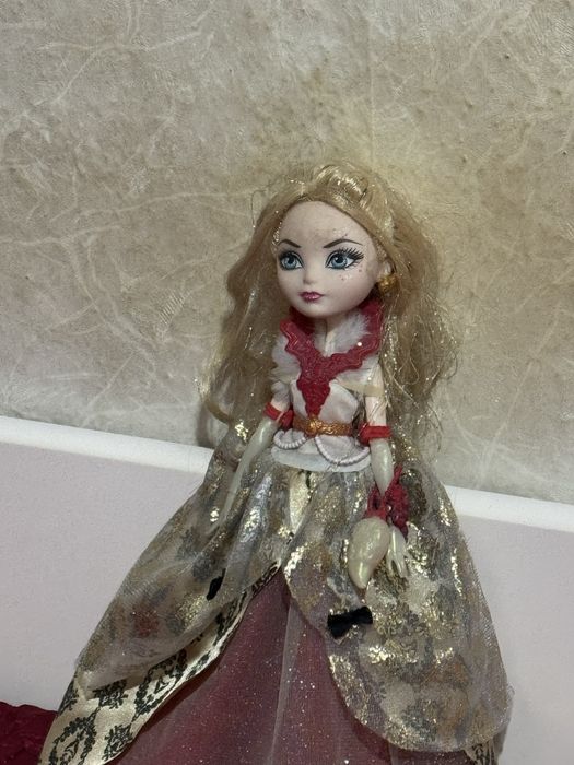 Апъл Уайт, Mattel Ever After High Thronecoming Apple White doll