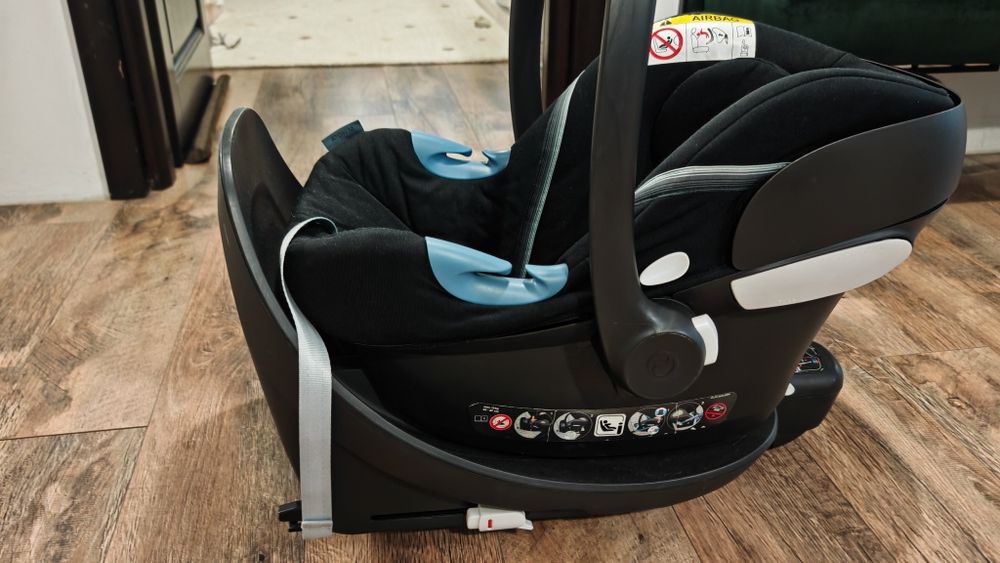 Scoica cybex
Materialele sunt de calitate , husa este curata , fără pete sau defecte iar sistemul de prindere funcționează perfect.sc