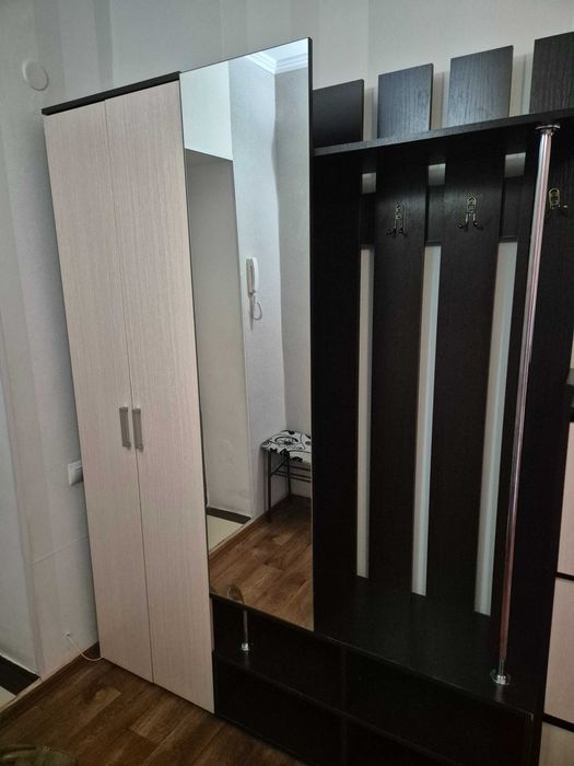Прихожая с зеркалом